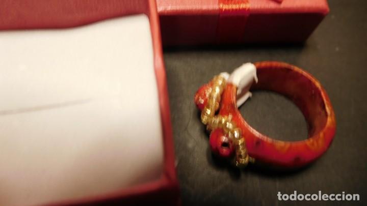 Joyeria: anillo de madera con piedras incrustadas - Foto 1