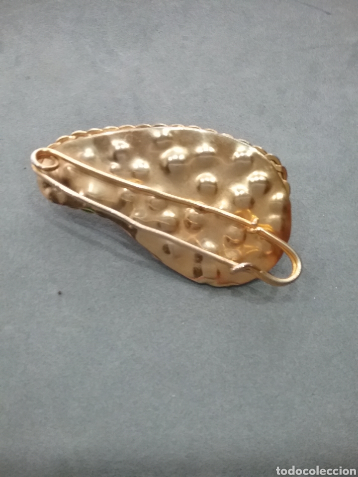 Joyeria: Original broche en metal dorado. - Foto 3