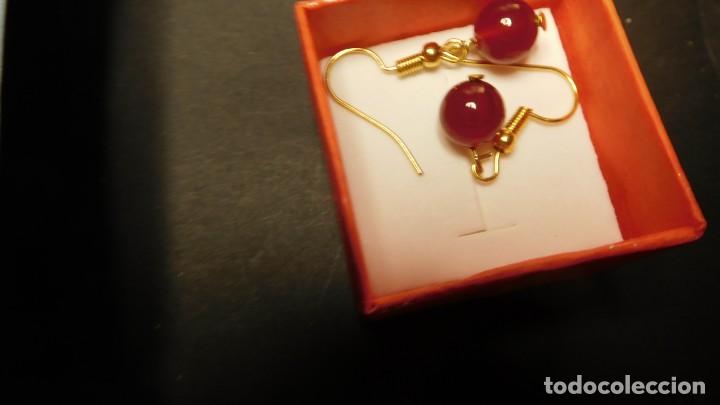 Joyeria: pendientes con bolas de piedras rojs. - Foto 1