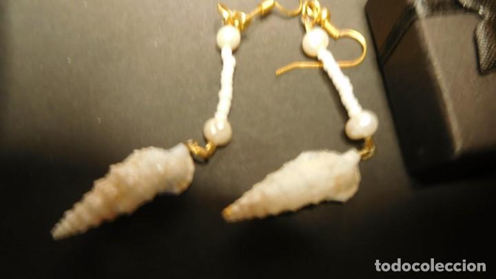 Joyeria: pendientes largos con perlas y caracola del caribe - Foto 1