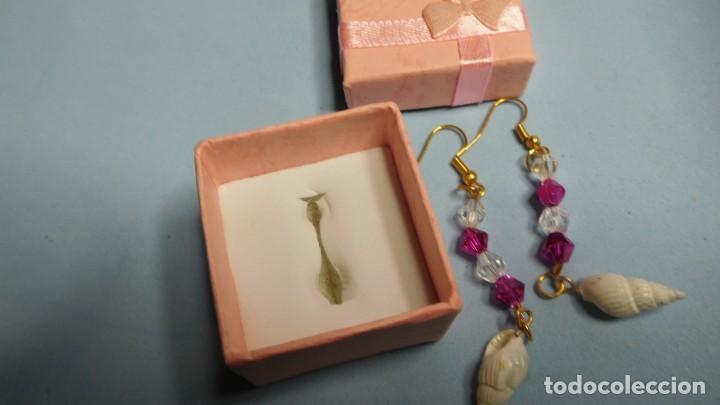 Joyeria: Pendientes largos de piedras talladas y caracolas. - Foto 1