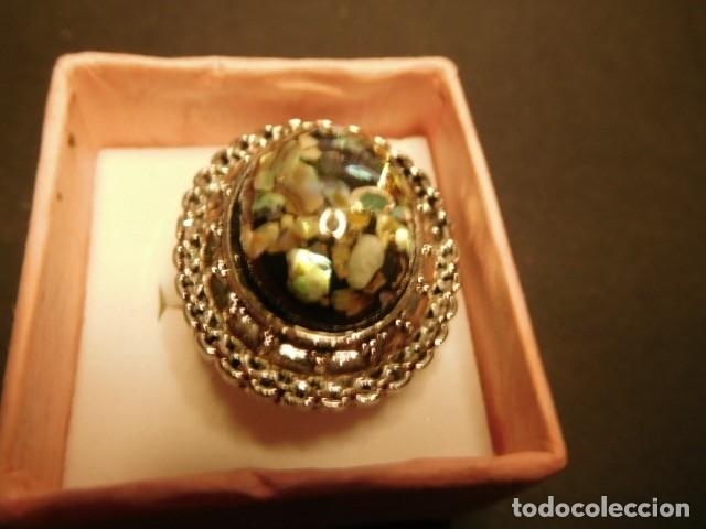 Joyeria: Anillo met&aacute;lico con piedra multicrom&aacute;tica - Foto 3