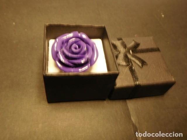 Joyeria: Anillo con rosa de arcilla polimerizada, resistente a los golpes - Foto 1