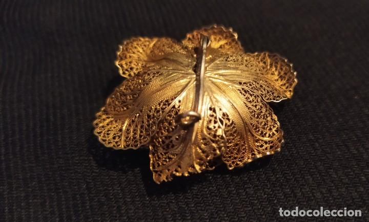 Joyeria: BROCHE EN FORMA DE FLOR EN FILIGRANA DORADA. - Foto 2