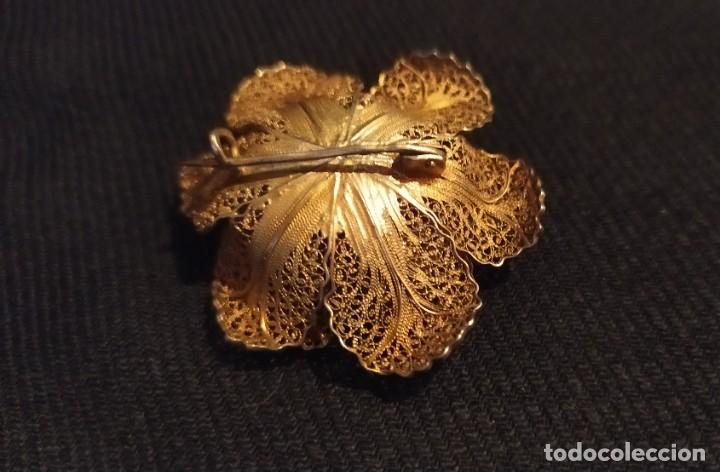 Joyeria: BROCHE EN FORMA DE FLOR EN FILIGRANA DORADA. - Foto 4