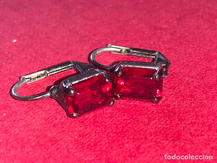 Joaillerie: Antigua pareja de pendientes en plata y pedrer&iacute;a roja