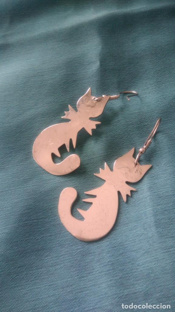 Joyeria: PENDIENTES DE SILUETA DE GATO PLATEADOS - Foto 2