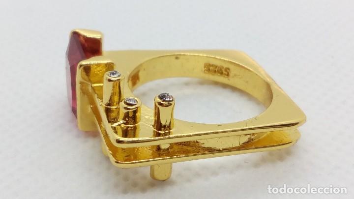 Joyeria: ANILLO GEOM&Eacute;TRICO DE PLATA CHAPADO ORO CON RUB&Iacute; - Foto 4
