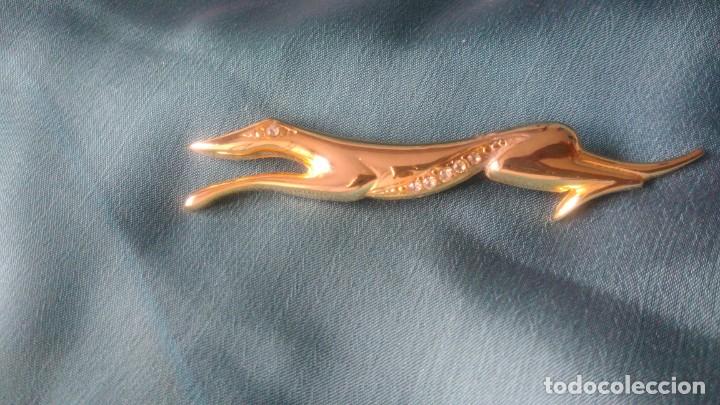 Joyeria: BROCHE GALGO DORADO ESTILO ART DEC&Oacute; - Foto 1