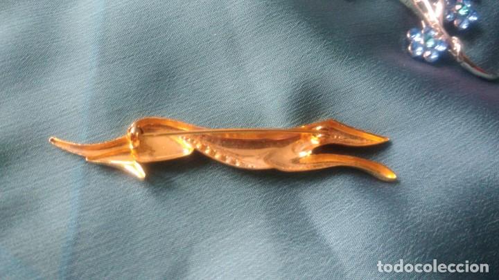 Joyeria: BROCHE GALGO DORADO ESTILO ART DEC&Oacute; - Foto 3