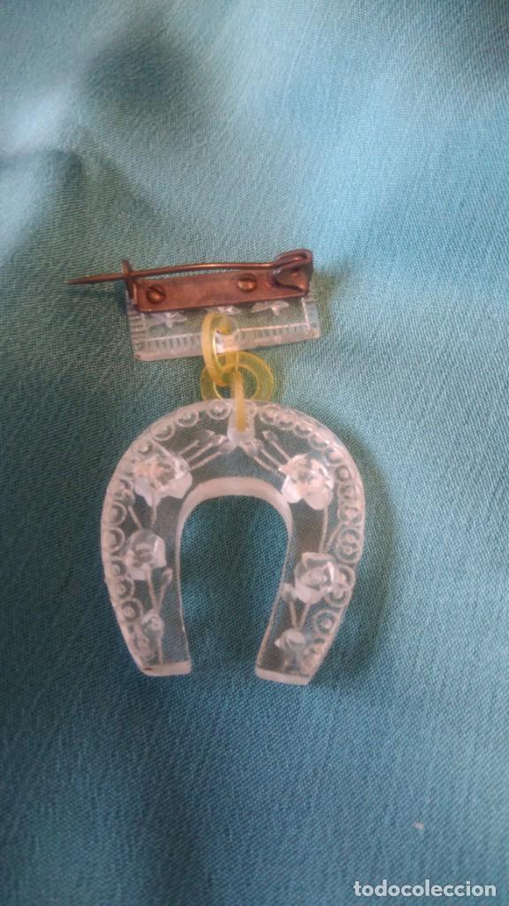 Joyeria: BROCHE MODERNISTA DE CELULOIDE HERRADURA - Foto 2
