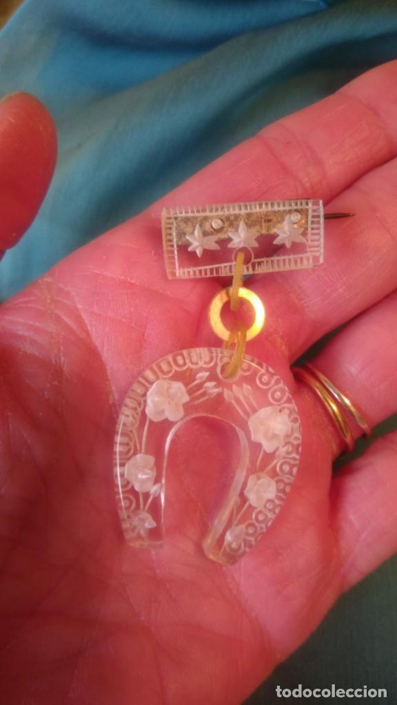 Joyeria: BROCHE MODERNISTA DE CELULOIDE HERRADURA - Foto 3