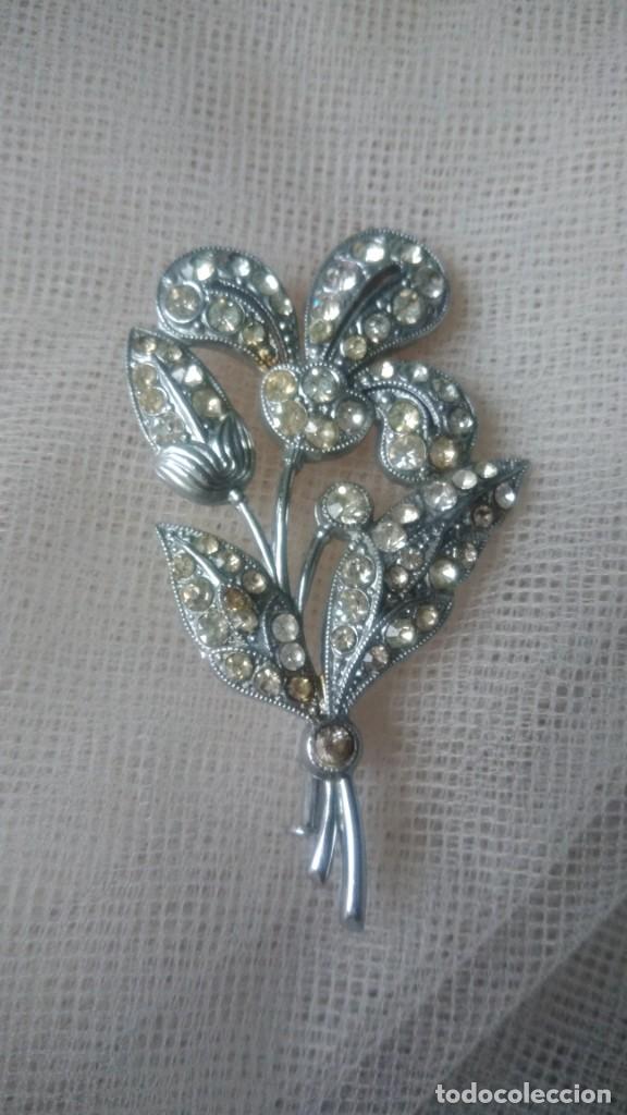 Joyeria: BROCHE ANTIGUO FLOR DE LIS CON PEDRER&Iacute;A - Foto 2