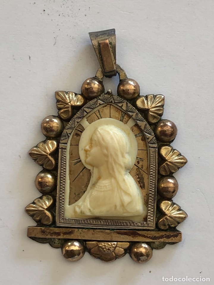 Joyeria: Antigua medalla con virgen en relieve - Foto 1