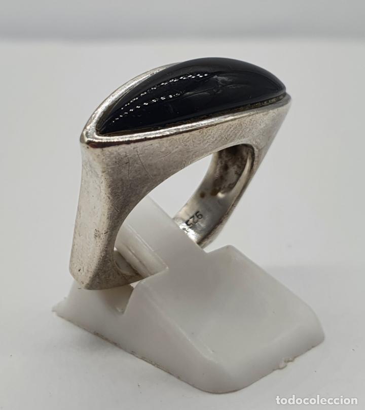 Joyeria: Anillo de dise&ntilde;o sofisticado en plata de ley maciza con cabuj&oacute;n negro en forma de ojal . - Foto 4