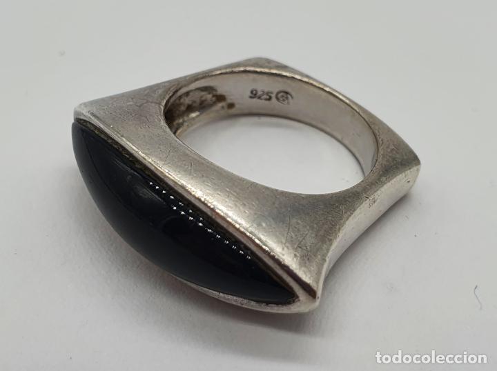 Joyeria: Anillo de dise&ntilde;o sofisticado en plata de ley maciza con cabuj&oacute;n negro en forma de ojal . - Foto 5