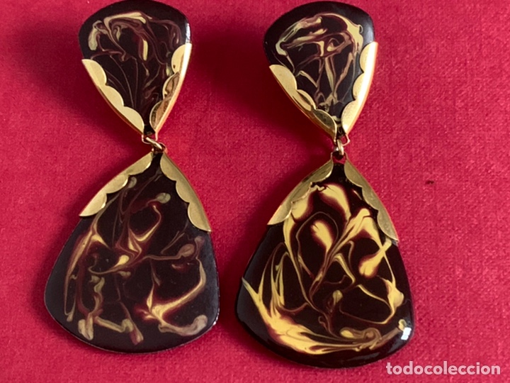 Jewelry: Preciosa pareja de pendientes en metal chapado y s&iacute;mil de carey