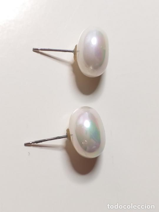 Joyeria: Pendientes de bola. Color blanco perlado. - Foto 2