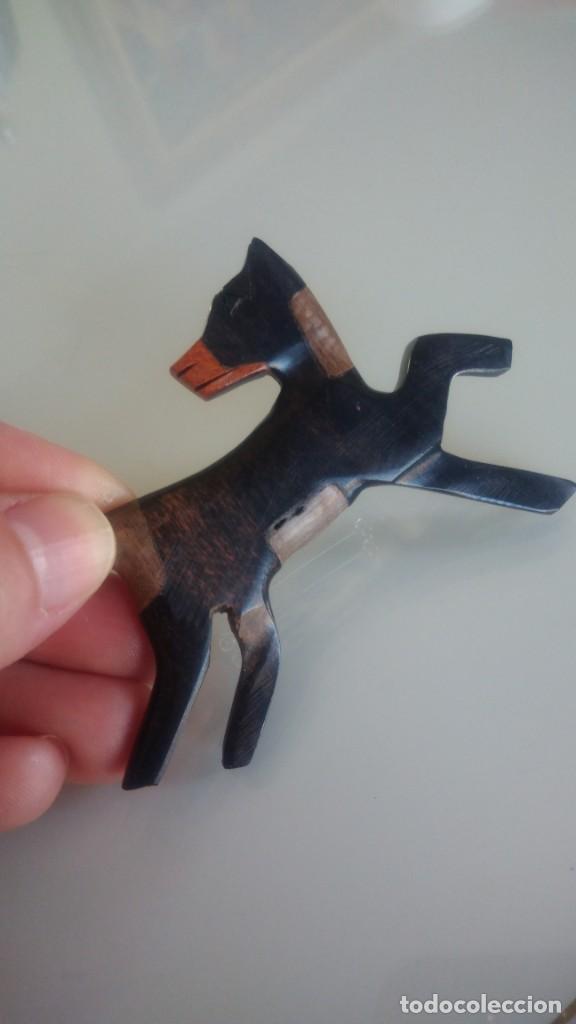 Joyeria: BROCHE DE MADERA EN FORMA DE PERRO - Foto 2