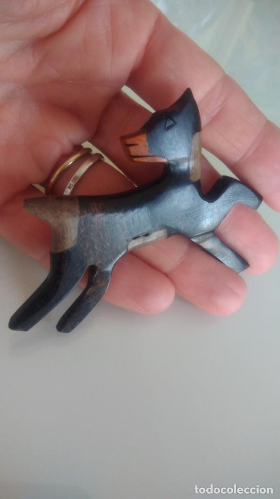 Joyeria: BROCHE DE MADERA EN FORMA DE PERRO - Foto 3