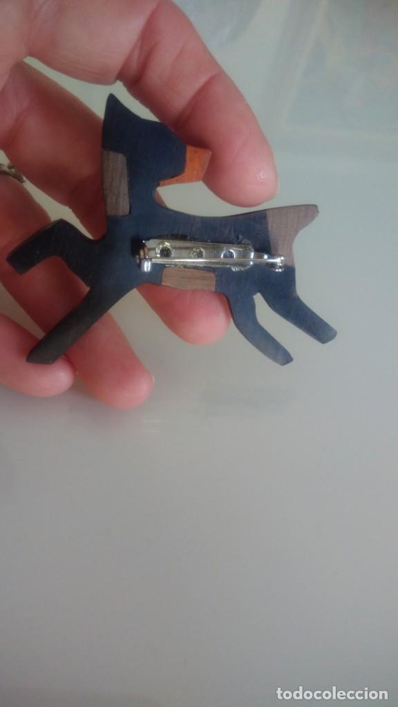 Joyeria: BROCHE DE MADERA EN FORMA DE PERRO - Foto 4