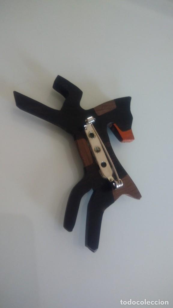 Joyeria: BROCHE DE MADERA EN FORMA DE PERRO - Foto 5