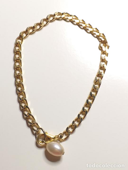 Joyeria: Pulsera. Dorada y perla de imitaci&oacute;n. 22 cm de largo. - Foto 3