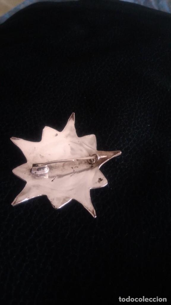Joyeria: BROCHE DE PLATA EN FORMA DE ESTRELLA CON INSCRIPCIONES - Foto 2