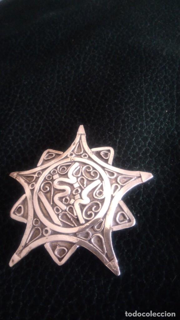 Joyeria: BROCHE DE PLATA EN FORMA DE ESTRELLA CON INSCRIPCIONES - Foto 4