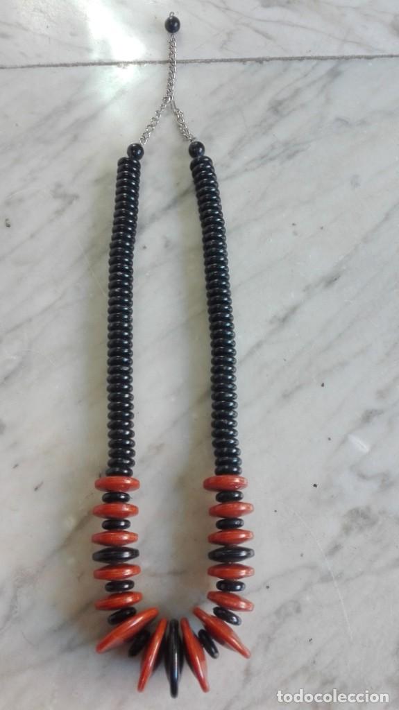 Joyeria: Collar de cuentas de pl&aacute;stico d&eacute;cada de los 80 m&aacute;s o menos - Foto 1