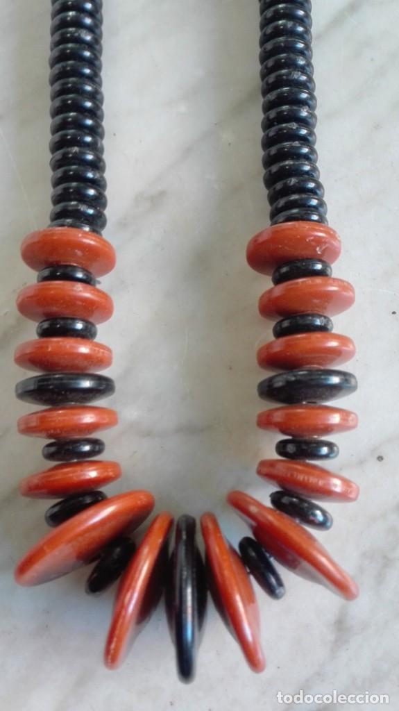 Joyeria: Collar de cuentas de pl&aacute;stico d&eacute;cada de los 80 m&aacute;s o menos - Foto 2