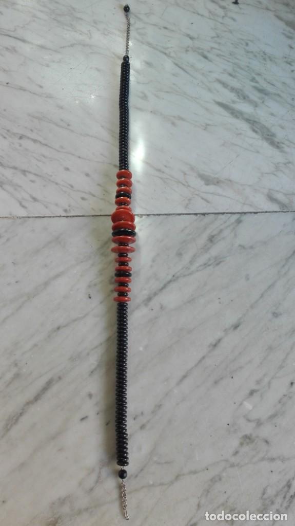 Joyeria: Collar de cuentas de pl&aacute;stico d&eacute;cada de los 80 m&aacute;s o menos - Foto 3