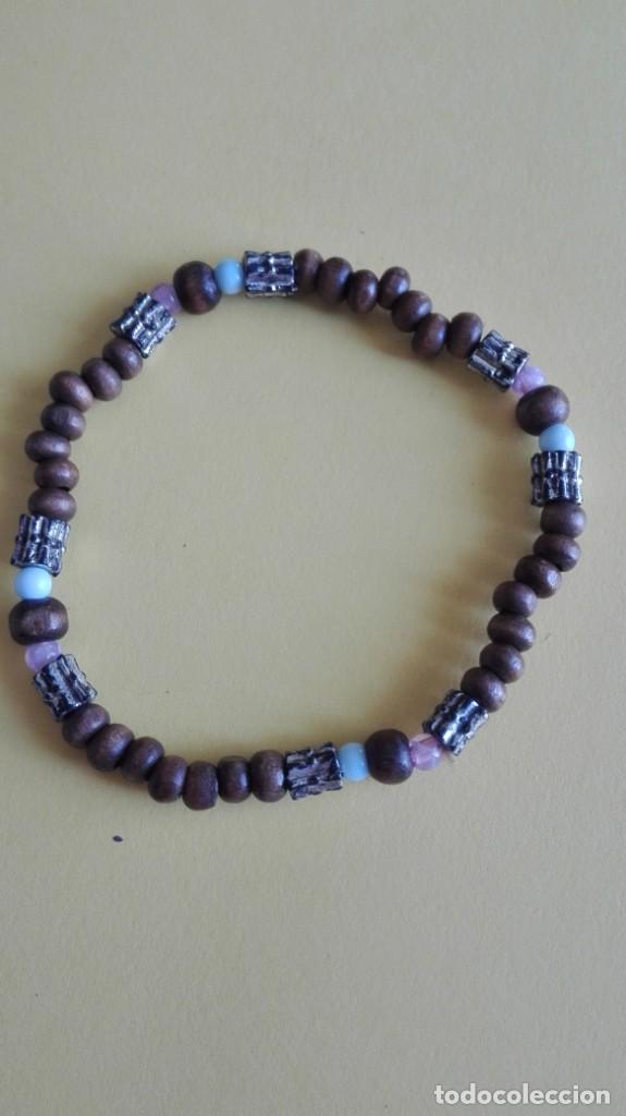 Joyeria: Pulsera de cuentas de madera pl&aacute;stico y metal extensible - Foto 1