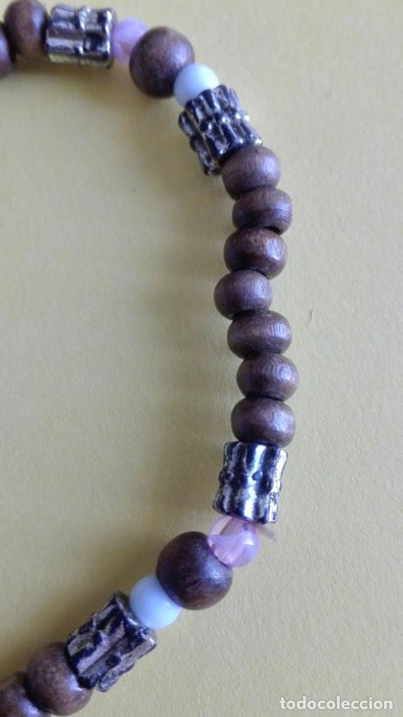 Joyeria: Pulsera de cuentas de madera pl&aacute;stico y metal extensible - Foto 2
