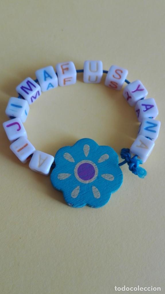Joyeria: Pulsera de ni&ntilde;a con flor de madera y cuentas con letras - Foto 1