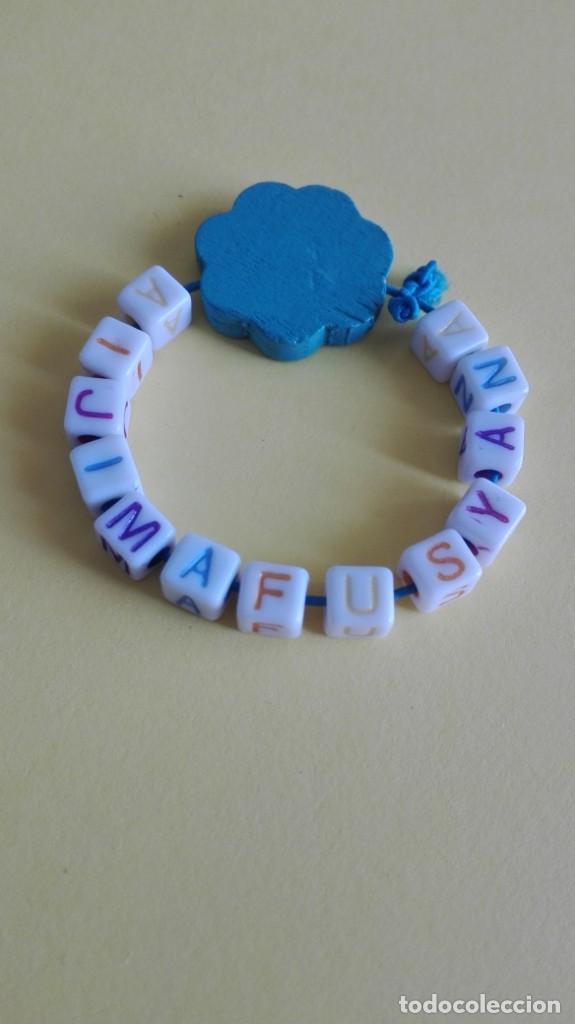 Joyeria: Pulsera de ni&ntilde;a con flor de madera y cuentas con letras - Foto 2