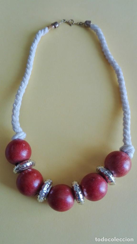 Joyeria: Collar de cuentas de madera y pl&aacute;stico dorado - Foto 1
