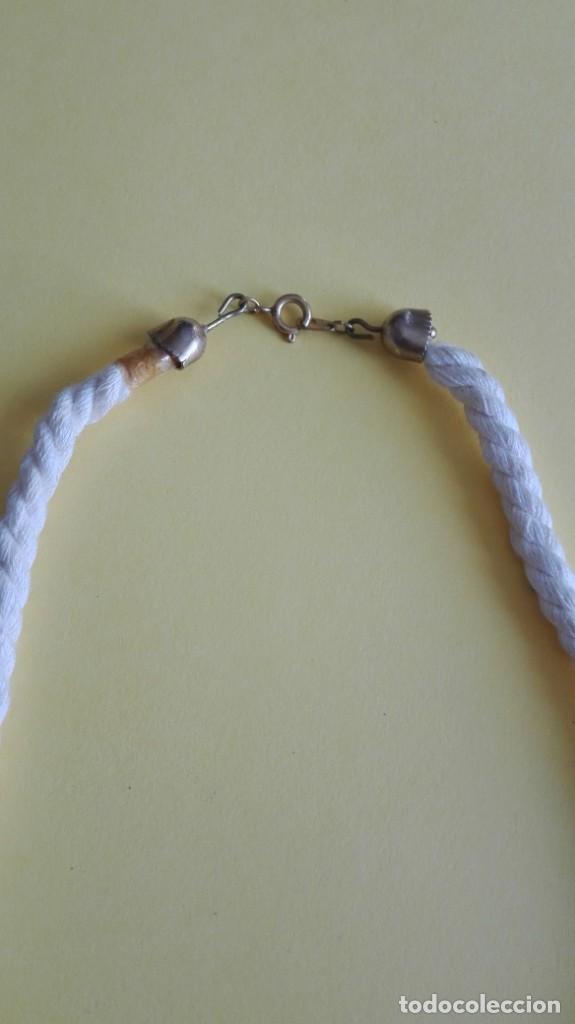 Joyeria: Collar de cuentas de madera y pl&aacute;stico dorado - Foto 2