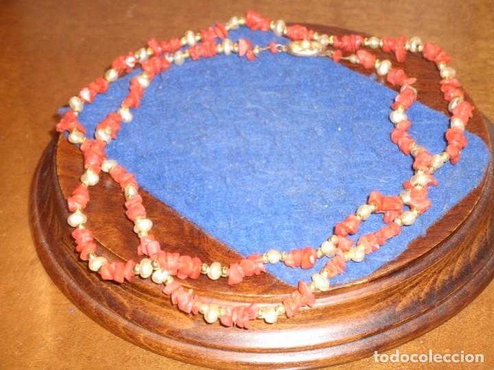 Joyeria: COLLAR LARGO DE CORAL CHIP Y PERLAS DE RIO. - Foto 3