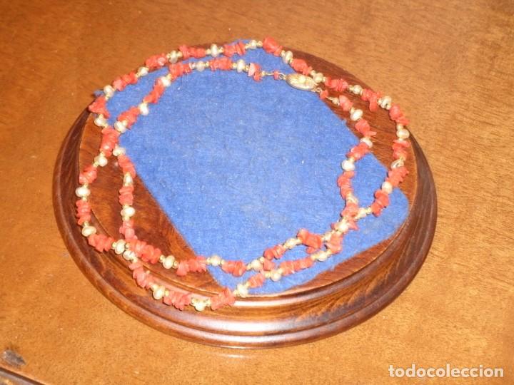 Joyeria: COLLAR LARGO DE CORAL CHIP Y PERLAS DE RIO. - Foto 4