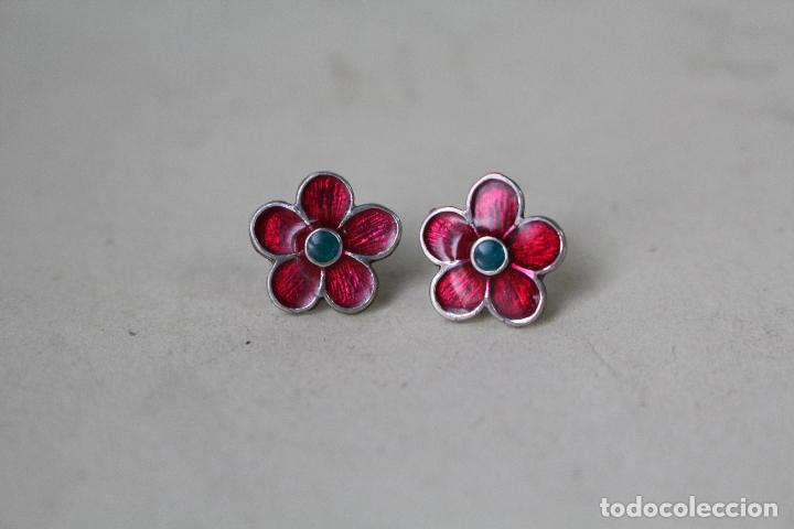 Joyeria: pendientes de margarita en plata de ley con esmaltes