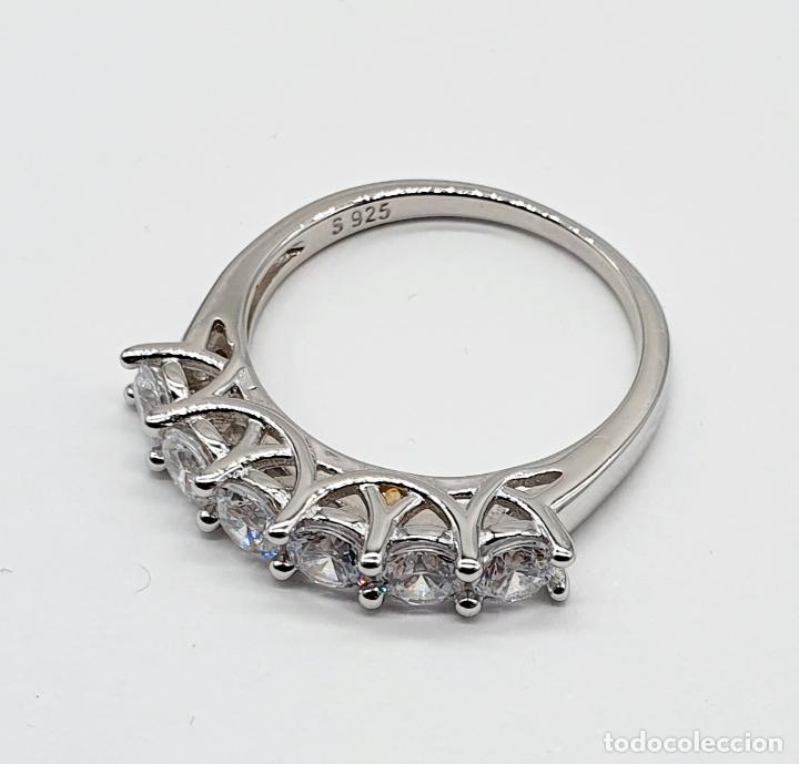 Joyeria: Preciosa sortija de corte clasico para pedida en plata de ley y circonitas talla diamante engarzadas - Foto 5 - 217613141