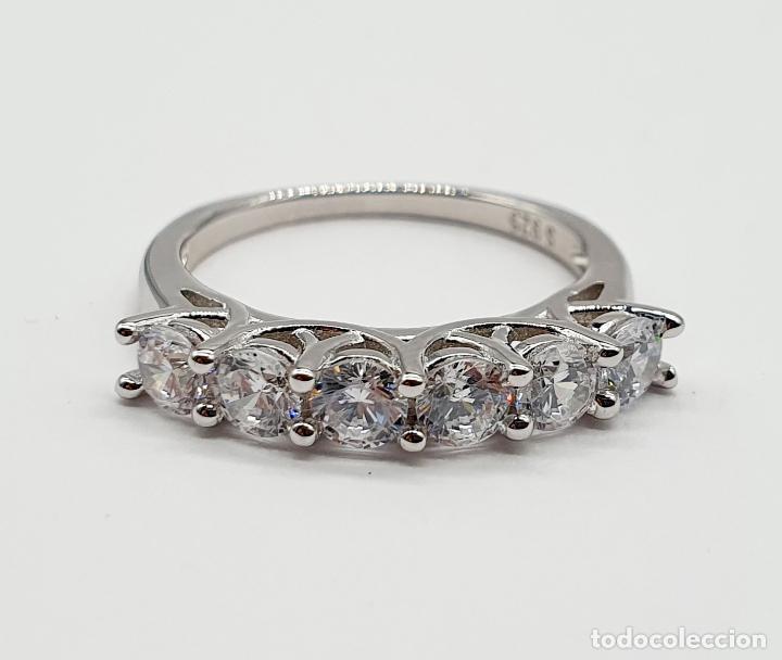 Joyeria: Preciosa sortija de corte clasico para pedida en plata de ley y circonitas talla diamante engarzadas - Foto 6 - 217613141