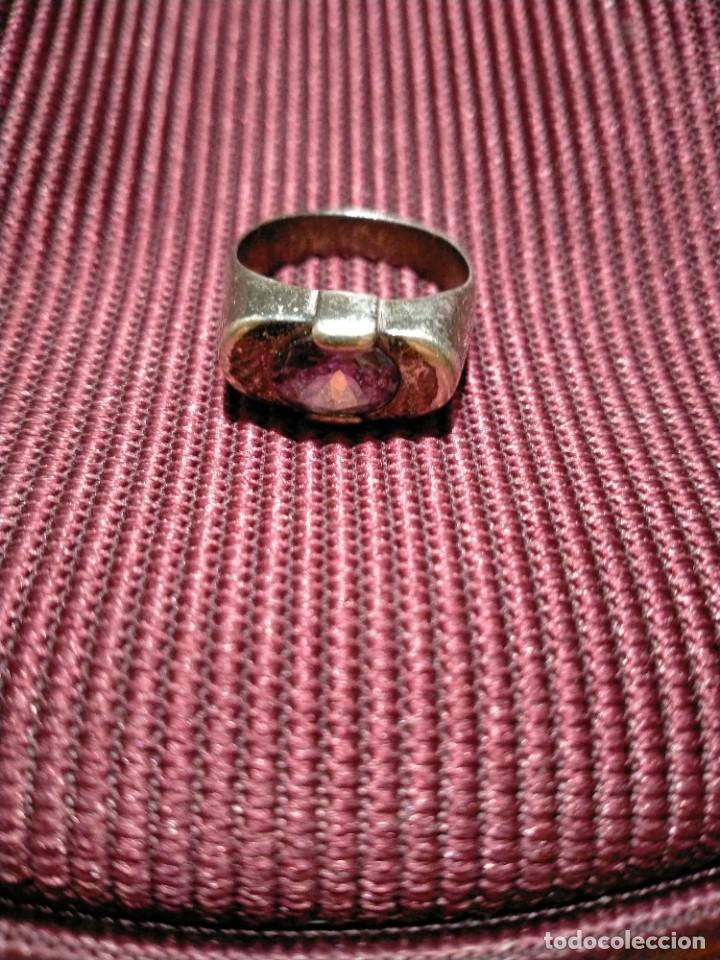 Joyeria: Antiguo anillo con piedra morada engarzada - Foto 1