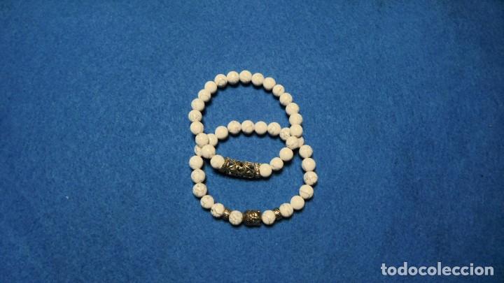Joyeria: 2 Pulseras de cuentas de turquesas blancas y abalorio plateado - Foto 1