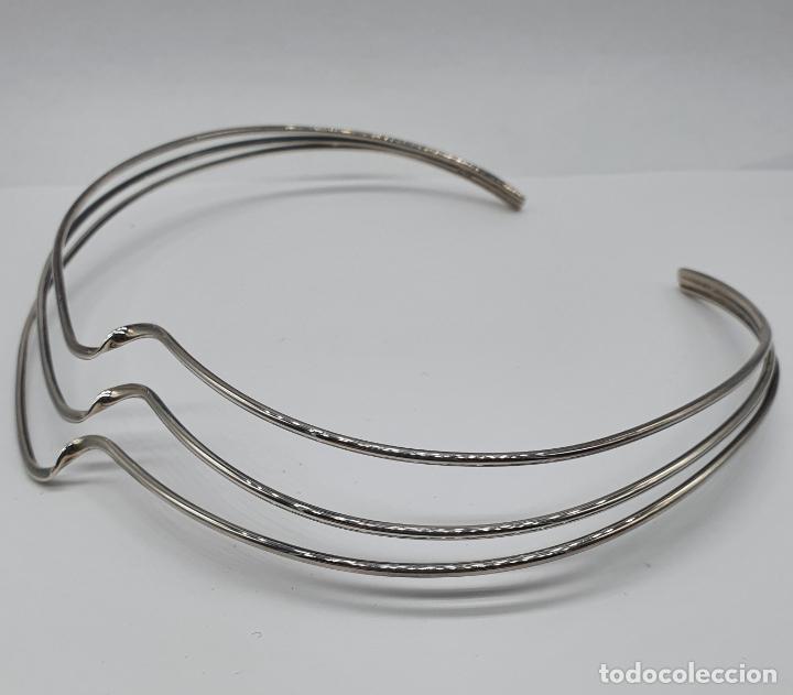 Joyeria: Gargantilla de dise&ntilde;o sofisticado tipo torque en plata de ley maciza con contraste . - Foto 5