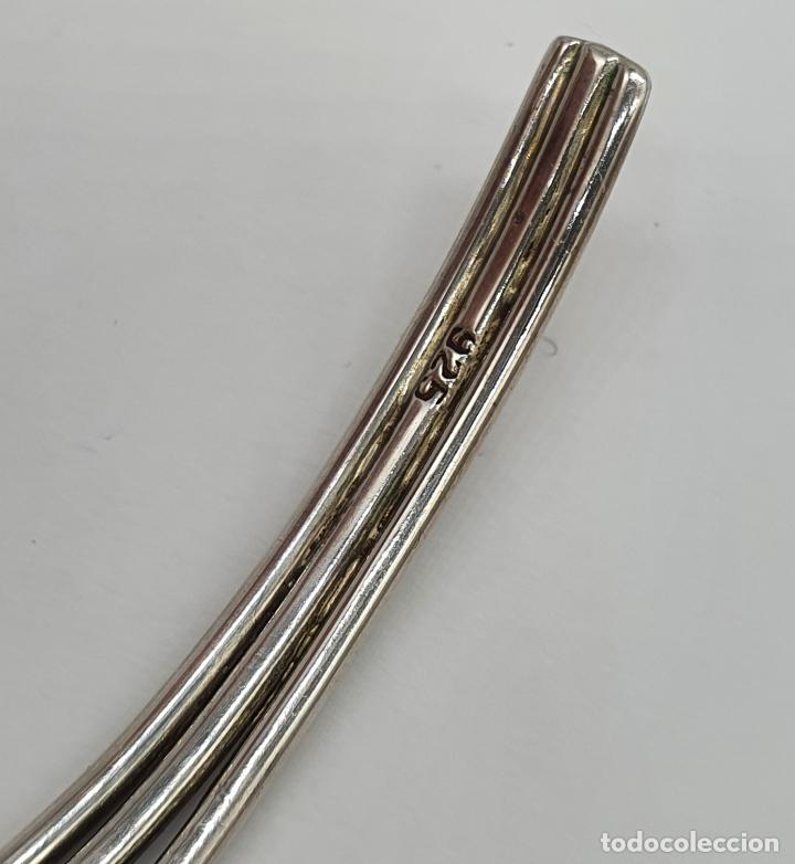 Joyeria: Gargantilla de dise&ntilde;o sofisticado tipo torque en plata de ley maciza con contraste . - Foto 9