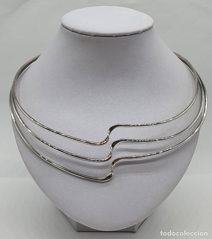 Joyeria: Gargantilla de dise&ntilde;o sofisticado tipo torque en plata de ley maciza con contraste . - Foto 1