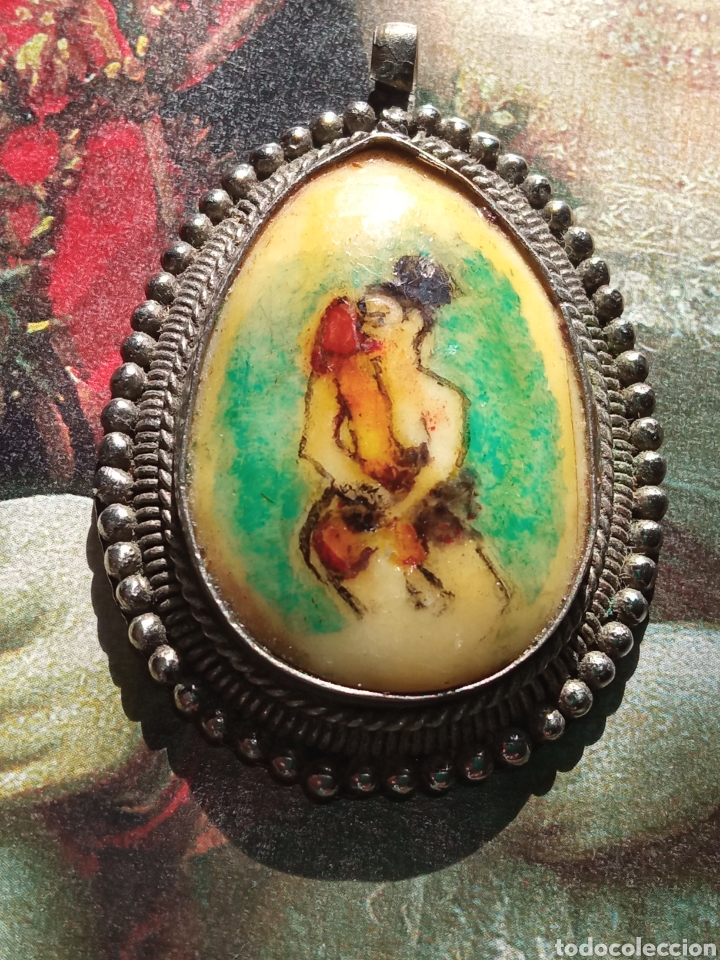 Joyeria: ORIGINAL COLGANTE TIPO CAMAFEO CON PINTURA O ESMALTE - MOTIVO ER&Oacute;TICO FALO