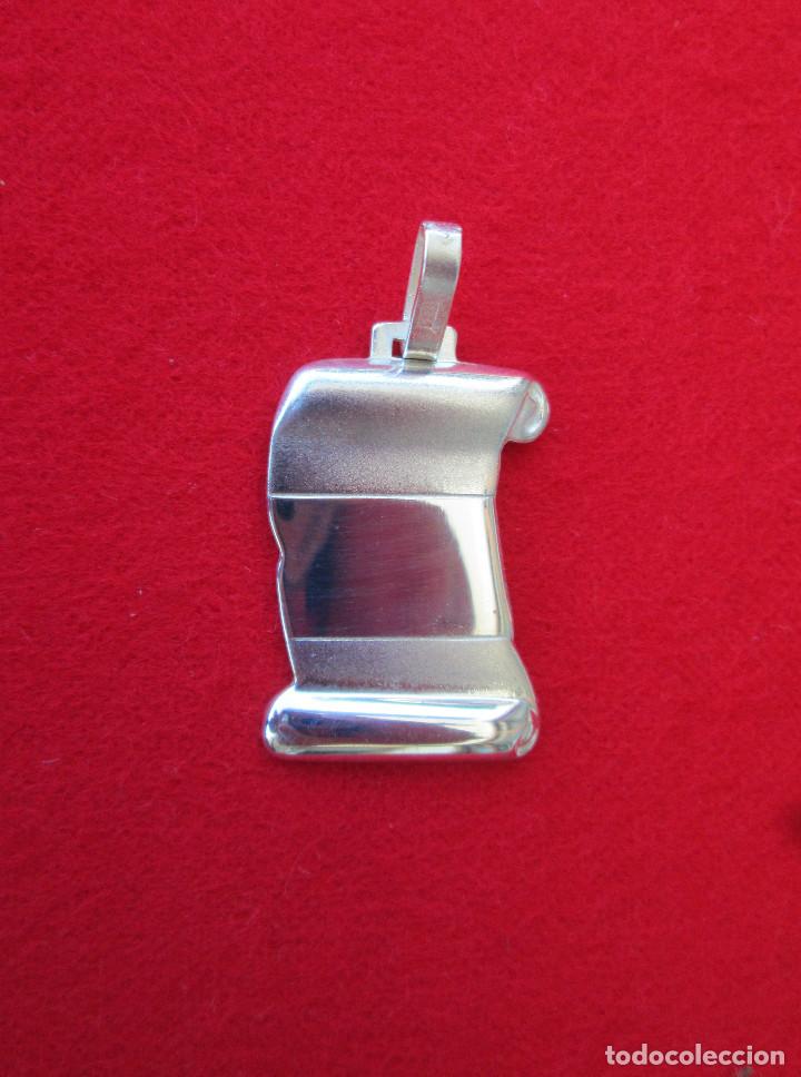 Joyeria: COLGANTE DE PLATA - PLACA PERGAMINO - SIN ESTRENAR - Foto 1